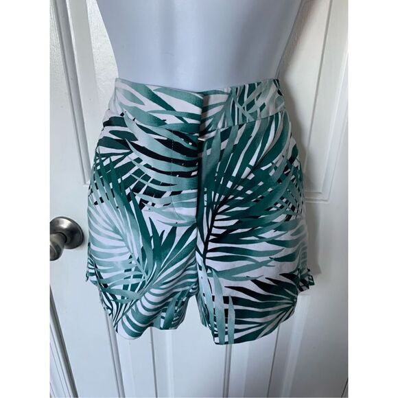 White House black market shorts size 4P Hawaii print like palms - Picture 1 of 3